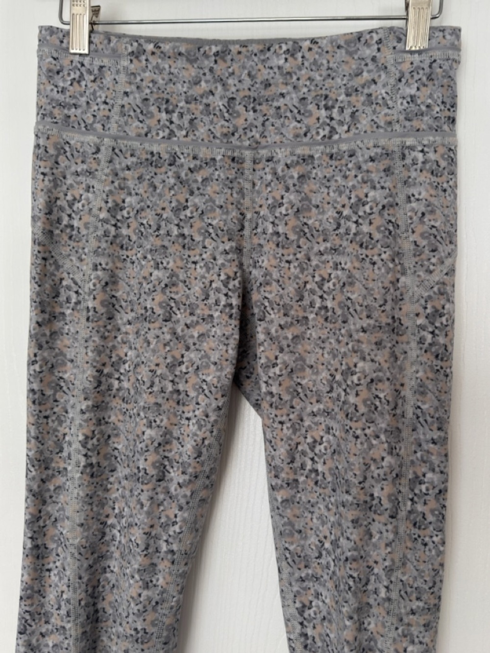 ✨ Lululemon Pace Queen Tight Size 4 Fleur Silver Spoon Cropped Leggings Size 4 - Picture 6 of 12